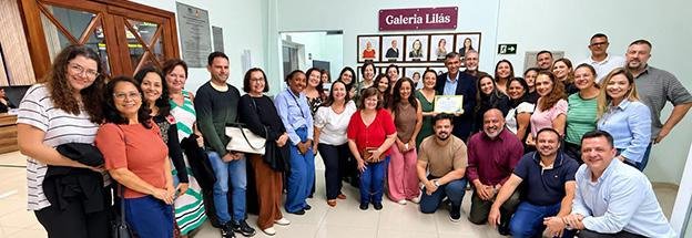 Câmara homenageia professora Mara por trajetória na educação
