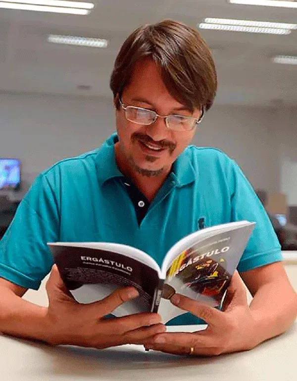 Poemas do Prof. Carlos são selecionados para o Projeto Transvê