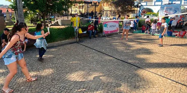 Projeto “Brincando na Praça” acontece neste sábado