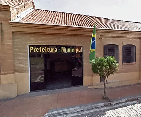 Prefeitura indefere pedido de carreata de candidato a prefeito; Justiça Eleitoral autoriza