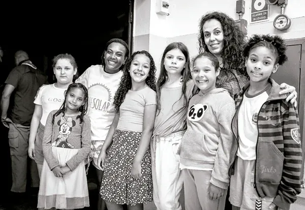 CineSolar alegra a criançada na escola Vilma Fernandes