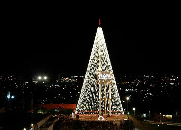 Plaza Shopping Itu abre a temporada de Natal com inauguração da árvore gigante e chegada do Papai Noel