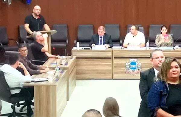 Pedido de informações à Prefeitura causa tumulto durante sessão na Câmara