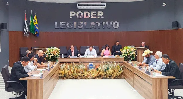 Câmara aprova reajuste de 36% nos salários do prefeito, vice e secretários municipais