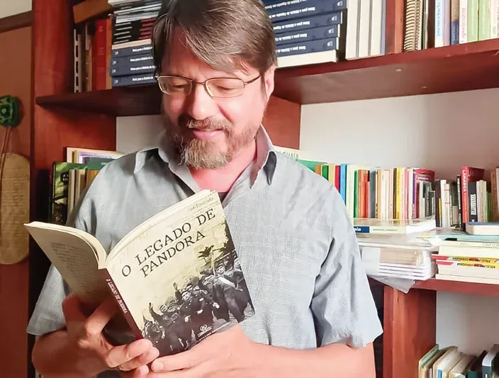 Professor Carlos Cavalheiro vence o Prêmio Sorocaba de Literatura de 2024