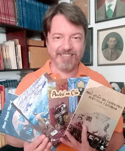 Carlos Carvalho Cavalheiro lança três livros no sábado