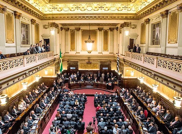 Auxílio-alimentação é inconstitucional e prefeituras têm de suspender pagamento, decide Justiça