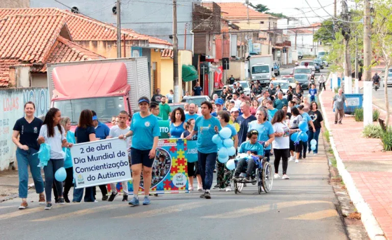 APAE promove caminhada de conscientização sobre o autismo