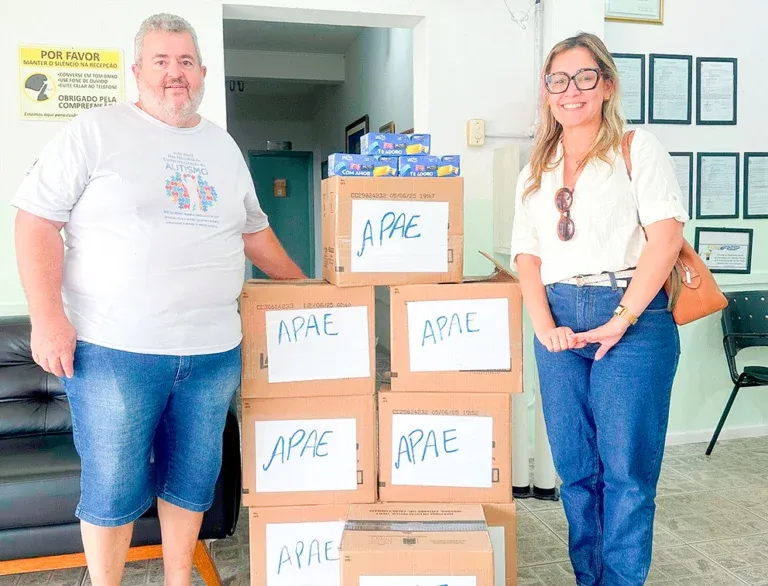 Doação de bombons e leite leva alegria à Cidade dos Velhinhos e APAE