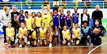 Basquete feminino do Coronel Esmédio acompanha jogo da LBF em Santo André