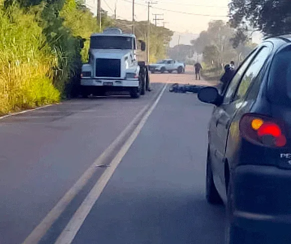 Acidente fatal na estrada do Bom Retiro deixa casal morto após colisão com caminhão