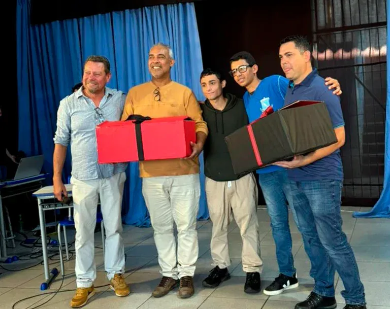 Estudantes protagonizam mostra de conhecimentos em culminância de eletivas na Escola Esther Maurino Rodrigues