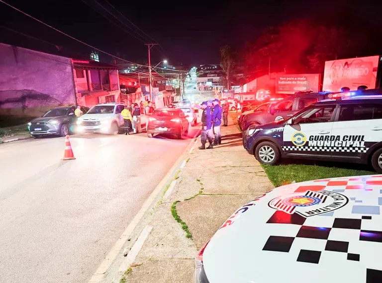 Operações integradas abordam mais de 100 motoristas e intensificam combate a irregularidades no trânsito