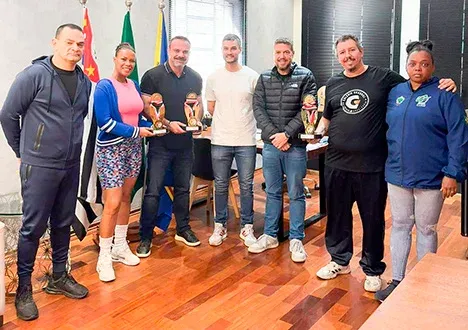Prefeito recebe atletas destaques nos Jogos Regionais