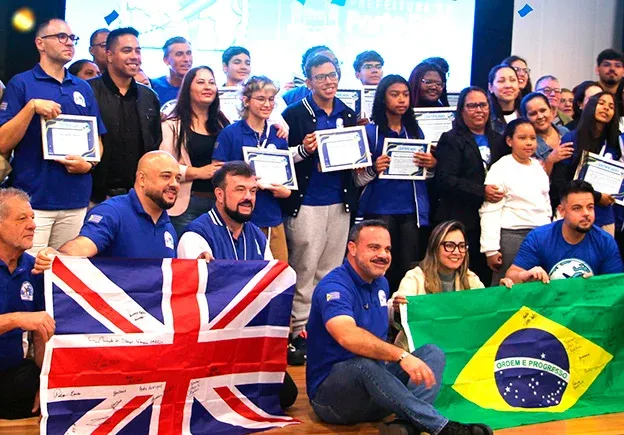 Porto Feliz celebra retorno de estudantes e professores do intercâmbio internacional
