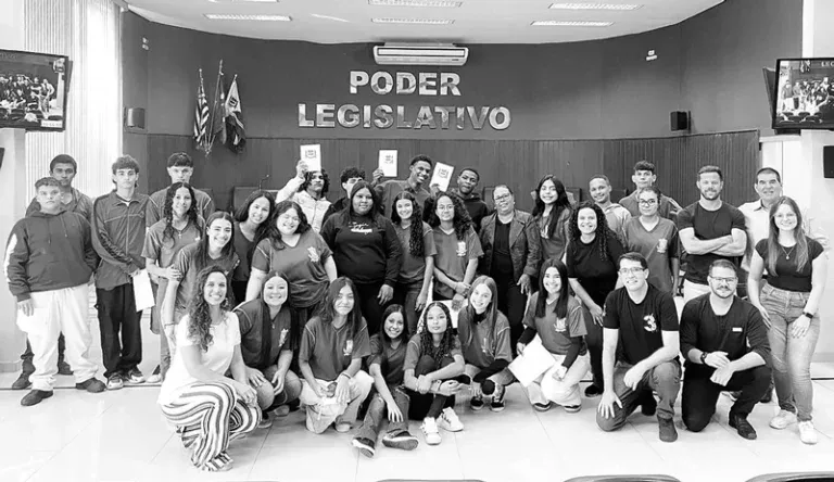 Estudantes de ensino médio vivenciam a política na prática em visita à Câmara de Porto Feliz