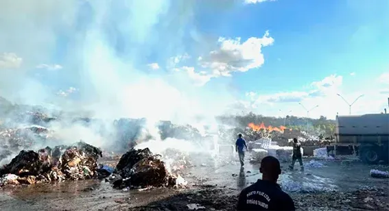 Incêndio atinge fábrica de papel em Porto Feliz