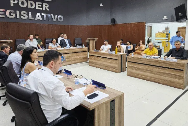Câmara aprova PPA e LOA de 2026 e homenageia personalidades com moções de aplausos