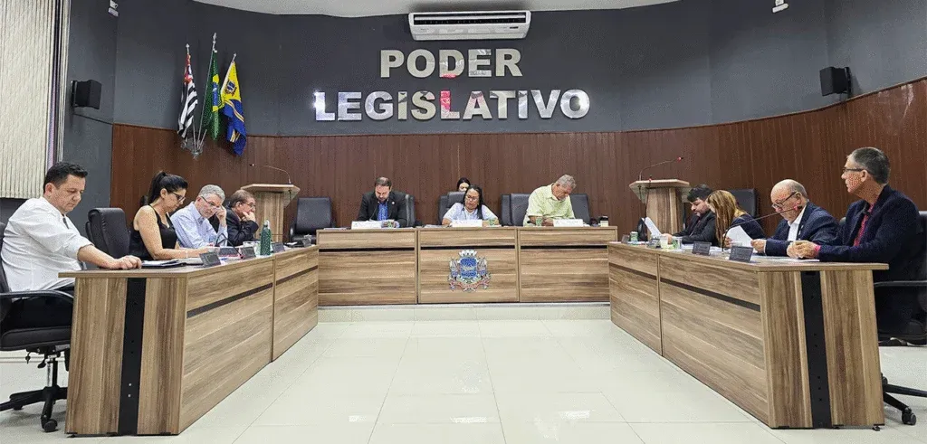 Câmara aprova projetos sobre calendário municipal, crédito ao PortoPrev e novas vagas na Educação
