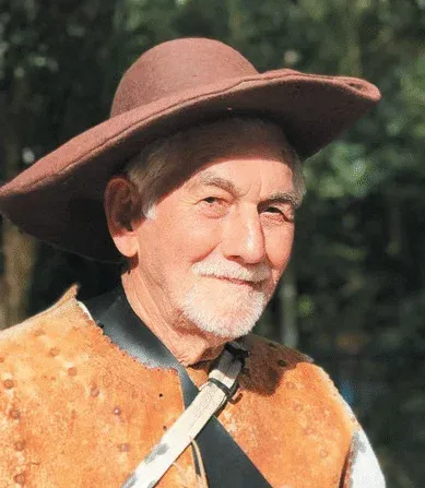 Traje de bandeirante de Orlando Zilli passa a integrar acervo do Museu das Monções