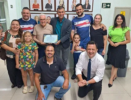 Câmara de Porto Feliz homenageia AAP pelos 83 anos 