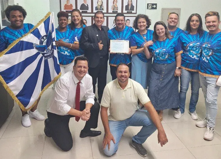 Câmara de Porto Feliz presta homenagens a importantes entidades do Carnaval local