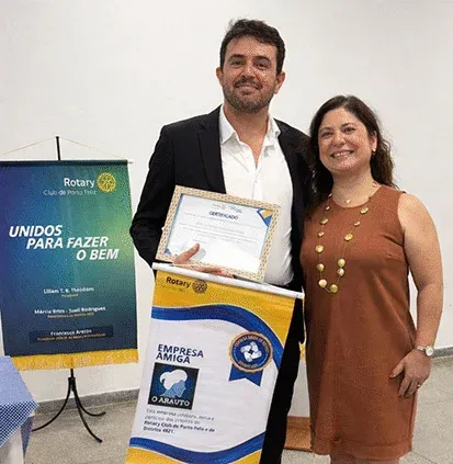 Jornal O Arauto recebe prêmio Empresa Amiga do Rotary por apoio às ações sociais