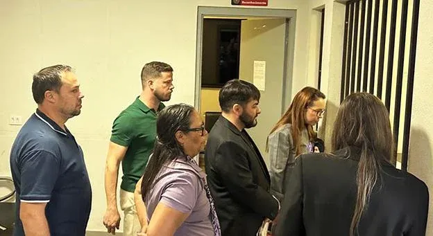 Pastora Roselene e Dra. Ana Paula registram ocorrência contra Nino Laturrague após sessão da Câmara