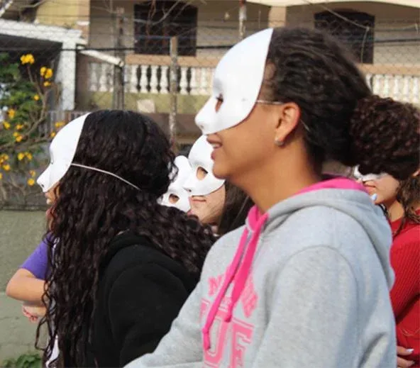 Coletivo de teatro faz atividades para jovens da Escola Coronel Eugênio