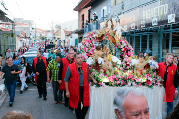 Festa de Agosto celebra a padroeira de Porto Feliz na Praça da Matriz
