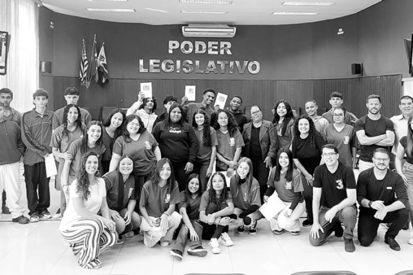 Estudantes de ensino médio vivenciam a política na prática em visita à Câmara de Porto Feliz