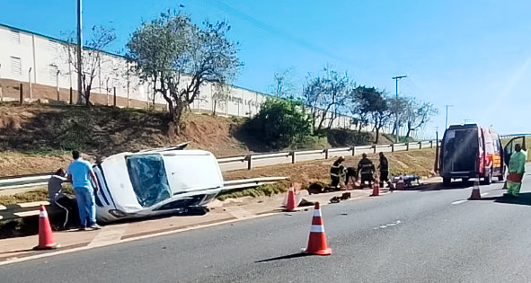 Acidente na SP-300 foi causado pelo estouro de um pneu; vítimas fatais foram arremessadas do veículo