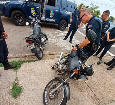 GCM flagra jovens com motos adulteradas em casa usada como desmanche em Porto Feliz